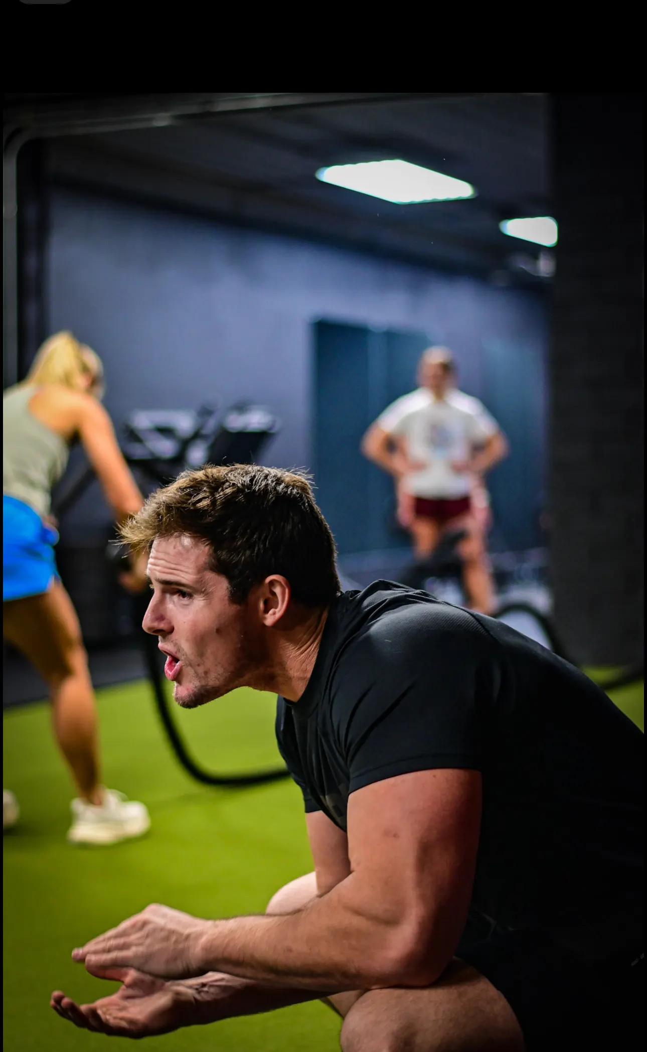 Jonathan mid-set during a group session